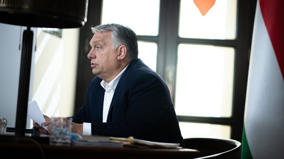 A kúria törölte a kormány egyik népszavazási kérdését