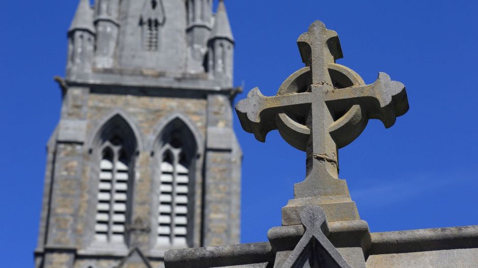 Lázadozik a dublini érsek a szerinte diszkriminatív kormányzati covid-iránymutatás ellen