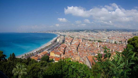 Nizzában kamerákon keresztül szól a rendőrség a járókelőkre, tartsák be a járványügyi szabályokat