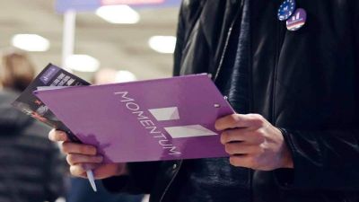 Aznap mondott le a Momentum zuglói elnöke, mikor a párt összefogott a baloldallal