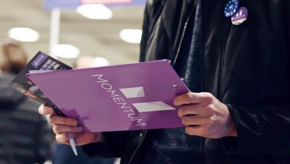 Aznap mondott le a Momentum zuglói elnöke, mikor a párt összefogott a baloldallal