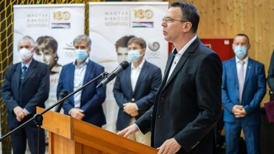 Saját frakciótársai zárták ki soraik közül az exjobbikos egri polgármestert