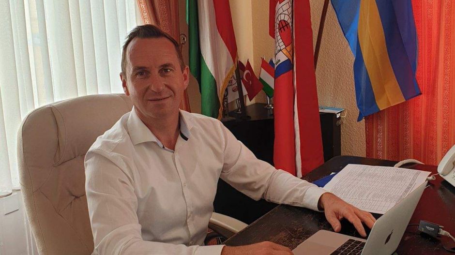 „Ugye milyen jó, hogy nem ellenzéki város vagyunk?” – kérdezte a KDNP-s polgármester, miután beszámolt a kormánytól kapott tízmilliókról