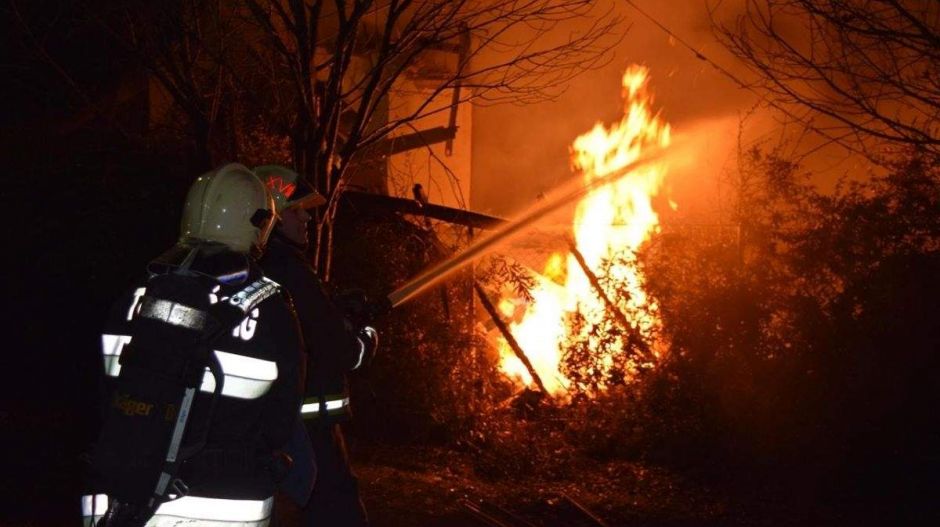 Hiába az állam tartja fenn őket, az önkormányzatnál kalapoznak pénzért a ceglédi tűzoltók