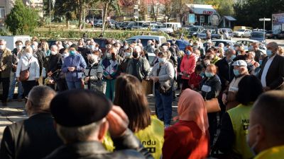 Maszkok alatt, tojásjóslással és nu mă ieijel választ új elnököt Moldova