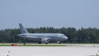 170 utassal, köztük 96 afgán menekülttel érkezett meg az Afganisztánból kimentetteket szállító első magyar gép