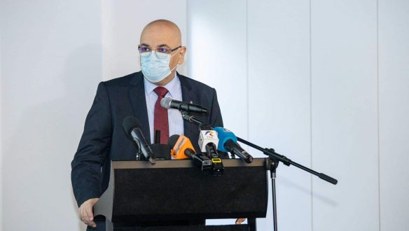 Míg Magyarország a nyitáson gondolkodik, Romániában enyhén szigorítanak