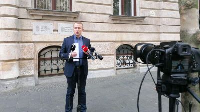 Népszavazást akar az ingyenes tesztelésről a DK, de nyilatkozni már nem akarnak róla