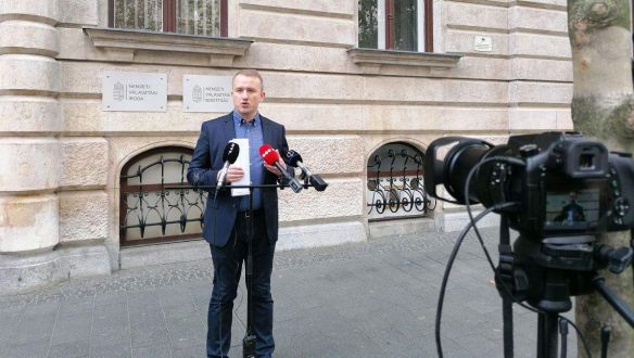 Népszavazást akar az ingyenes tesztelésről a DK, de nyilatkozni már nem akarnak róla