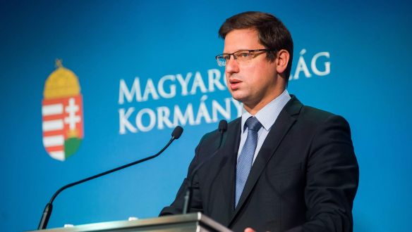 Gulyás Gergely: Ha szükség lesz az utcai maszkviselésre, akkor a kormány képes lesz bevezetni 