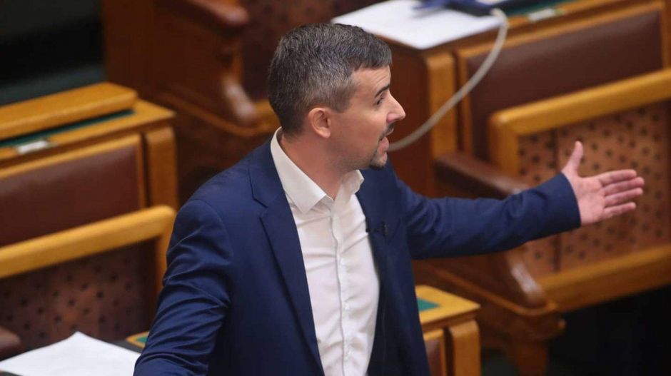 A Jobbik megszavazza a pedofíliát a melegekkel összemosó törvényt