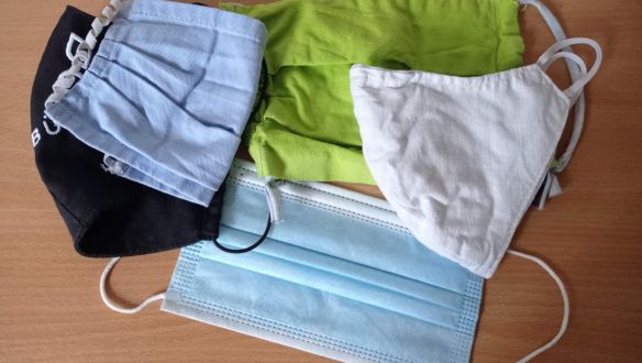 Beperli egy gimnazista az osztrák államot a maszkviselési kötelezettség miatt