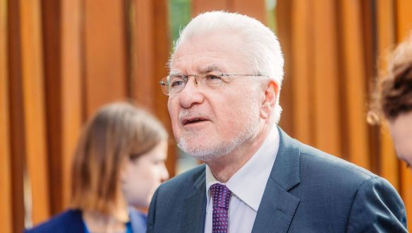 Itt az új konzervatív-liberális párt, ami a Fidesztől vinne el szavazókat