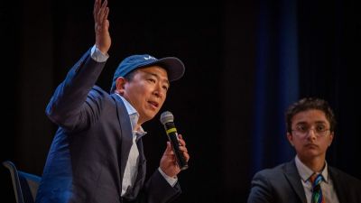 Amíg a progresszívek kultúrharcolnak New Yorkban, Andrew Yang elviszi előlük a fődíjat