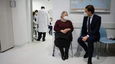 Ausztriában mindenki számára ingyenesen elérhetővé válik a koronateszt