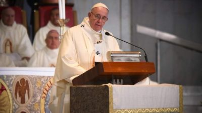 Nyissátok ki az ajtótokat a migránsok előtt, üzeni Ferenc pápa a bolgároknak