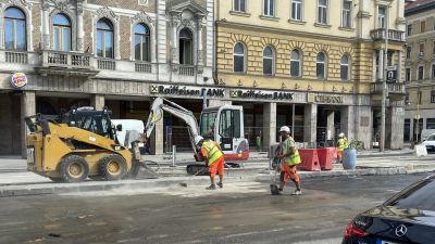 Összevont munkálatokkal gyorsítottak a felújításon, hétfőtől kétszer két sávos lesz a Rákóczi út