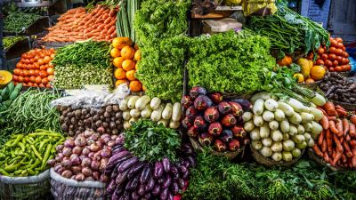 Hullámzó fogyasztói hangulat: a lakosság gazdasági helyzetértékelése és a kormánypárt támogatottsága