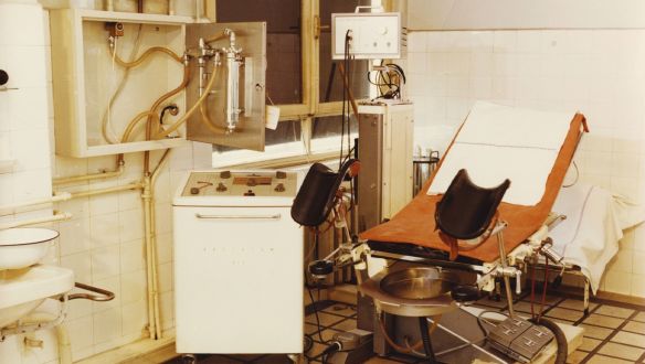 A rontó banyáktól a gőzleeresztő abortuszig – a terhességmegszakítás hazai története