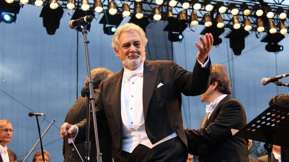 Látványosan kiállt közönsége a zaklatással vádolt Plácido Domingo mellett