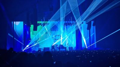 Nem saját, hanem a fellépő szabályai alapján dobtak ki 57 embert, többek közt a Bikini gitárosát Toolról