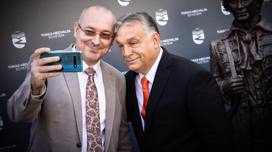 Fideszes indián nyár: ősz elején is kitartott Orbánék támogatottsága a nyár végi szinten