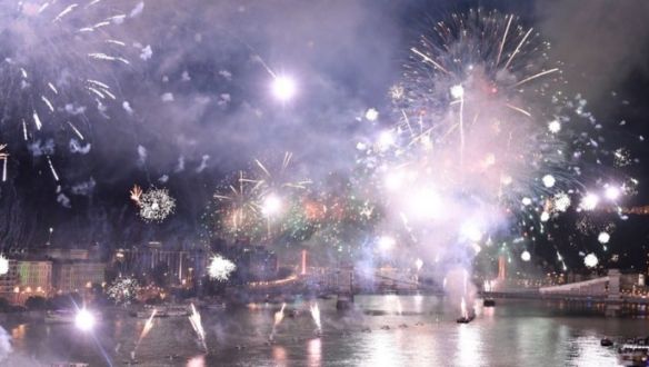 A megszűnő Átrium megmutatta a kormánynak, egy percnyi tűzijátékból hány színtársulatot lehetne megmenteni