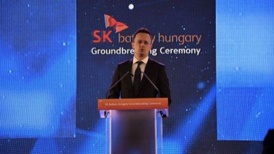 Dél-koreai cég kedvéért tett kivételt saját járványügyi korlátozása alól a kormány