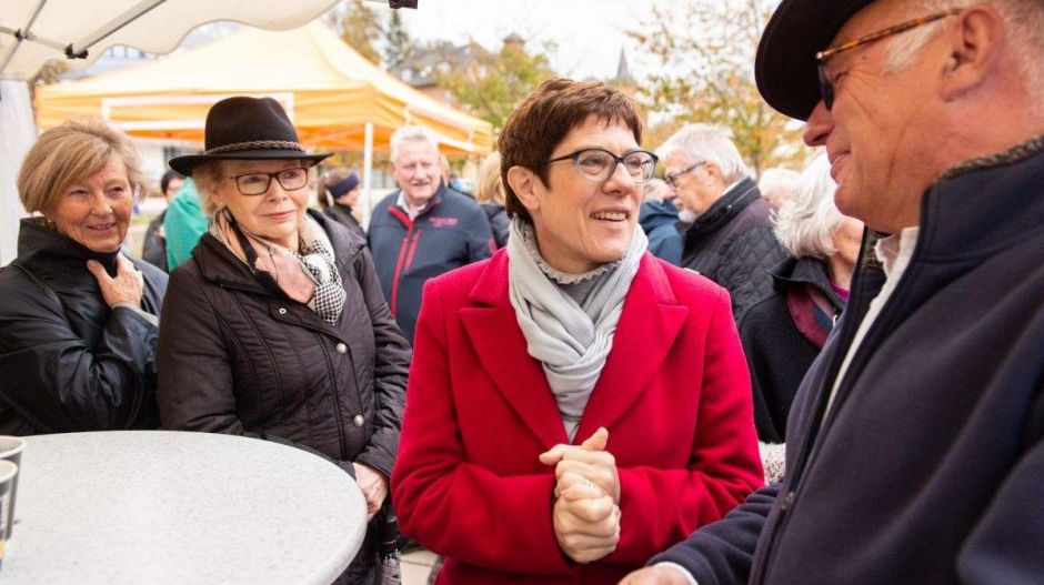 Véletlenül szociáldemokratának nevezte párttársait a CDU elnöke, ki is röhögték
