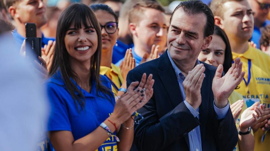 Továbbra is maguk megbuktatásával kísérleteznek Orbanék Romániában