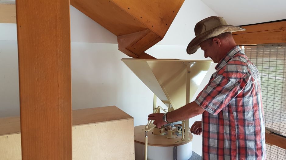 Mikor kezdték, bolondnak tartották őket, ma messze földről is mennek egy bakonyi családhoz lisztért