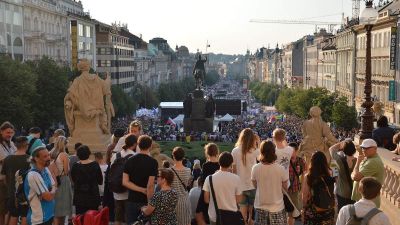 Így néz ki, amikor 120 ezren tüntetnek hatmilliárd forint ellopása miatt