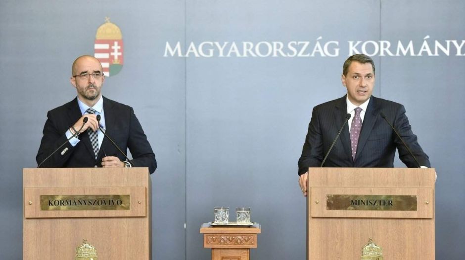 Lázár az Azonnalinak: Navracsics nem hazaáruló, hanem kiváló hazafi