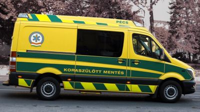 Adományokból tudnának csak nyári gumit venni a koraszülötteket mentő autókra