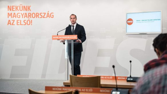 Elkapta a koronavírust Hollik István, miatta kényszerült karanténba Gulyás Gergely és Orbán Balázs is – már Varga Judit is karanténba vonult