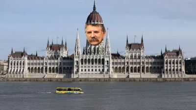 Bepereljük Kövér Lászlót, amiért nem hagy minket dolgozni a parlamentben 