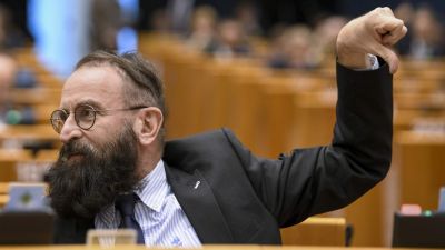 Ezért mondhatott le Szájer József