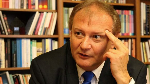 Hiller kiakadt a román szocdemekre, amiért Trianon napját román nemzeti ünneppé tennék
