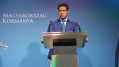 Bár a kormány szerint relatíve olcsó a benzin Magyarországon, mégis az ár maximalizálásáról döntöttek