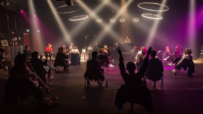 Hollandiában már technobulikat is tartanak a járványhelyzet alatt