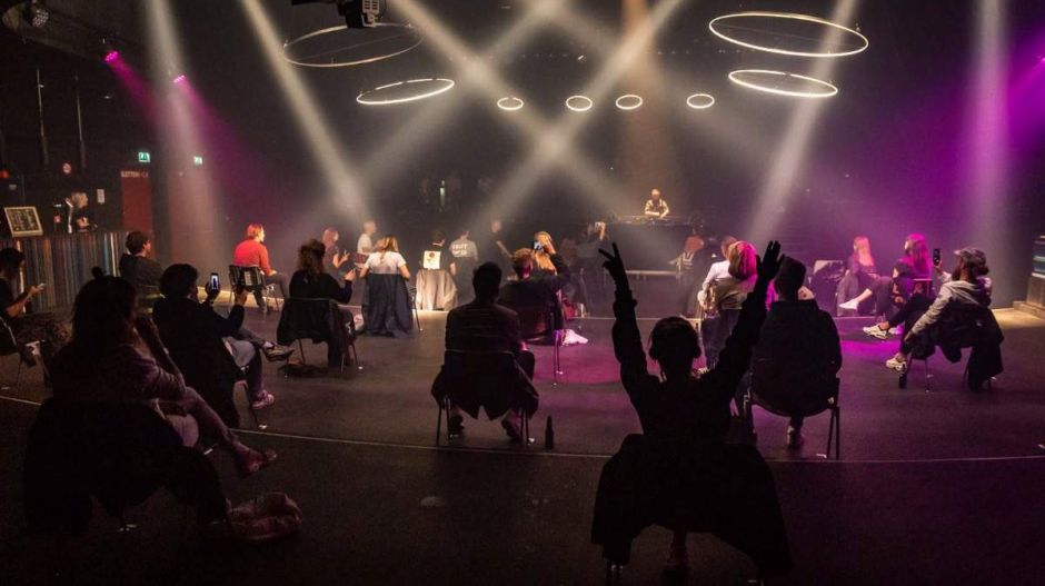 Hollandiában már technobulikat is tartanak a járványhelyzet alatt