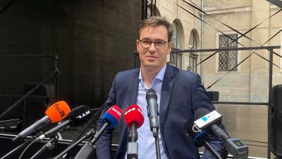 Karácsony Gergely az Azonnalinak: Nagyon szívesen szerepelek Orbán Viktorral egy plakáton