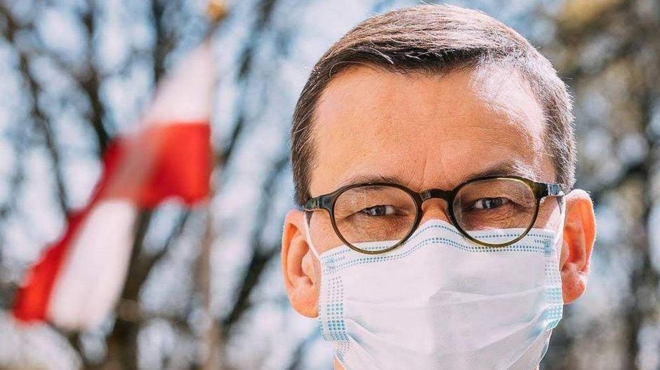 Lengyelországban jön a kötelező maszkviselés a szabadban is 