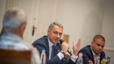VEKE: Lázár üvöltözős megbeszélésen csavarta ki Vitézy kezéből az NKK-t