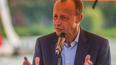Merz gazdasági miniszternek se kell, Merkel nemet mondott rá