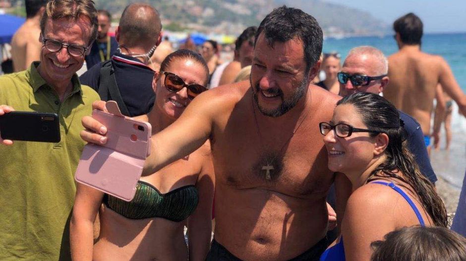 „Takarodj, zsidó kommunista!“ Megtartotta a Lega az első kormányellenes nagygyűlését