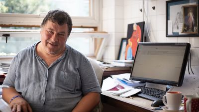 Külföldre menekült a szlovák oltáskampány arca az oltásellenesek elől