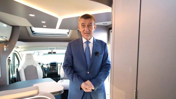 Lakókocsis országjárásra indul Andrej Babiš cseh exkormányfő, már az elnökválasztásra készülhet