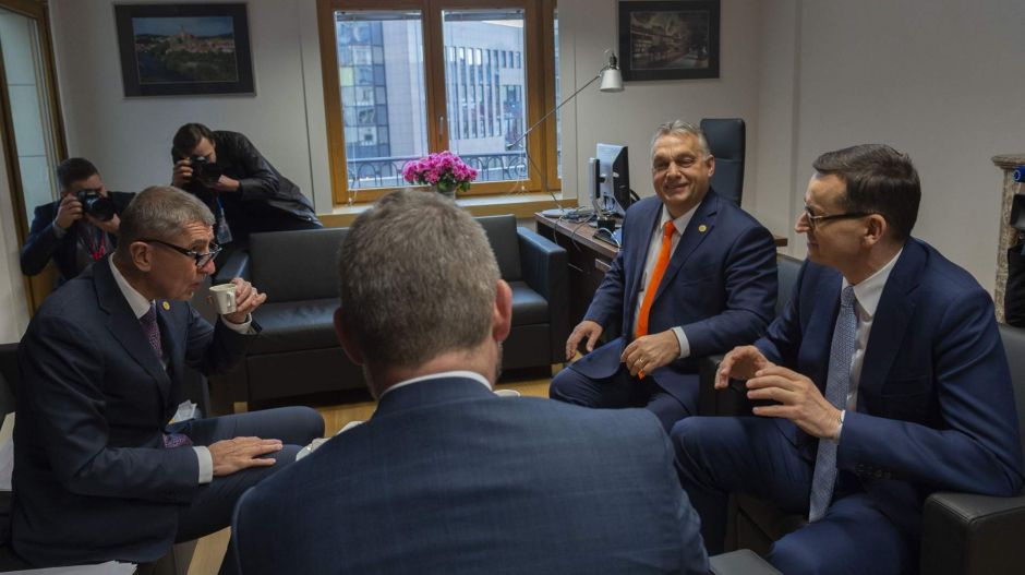 A visegrádi országok lassan újraindulnak, csak a magyar kormány nem beszél még a járványügyi intézkedések lazításáról