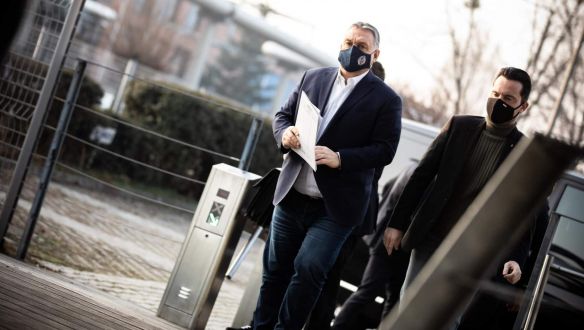 Véget ért a telenovella, kidobták a rohadt narancsot: így reagált az ellenzék Orbánék néppárti távozására